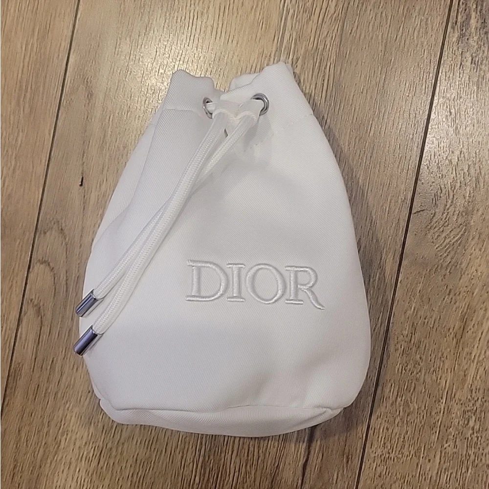 - Dior Makeup bag - Picture 1 of 2